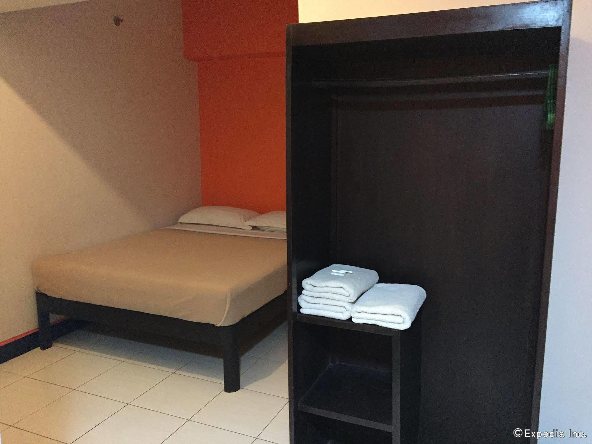 באקולוד Negrense Suites מראה חיצוני תמונה